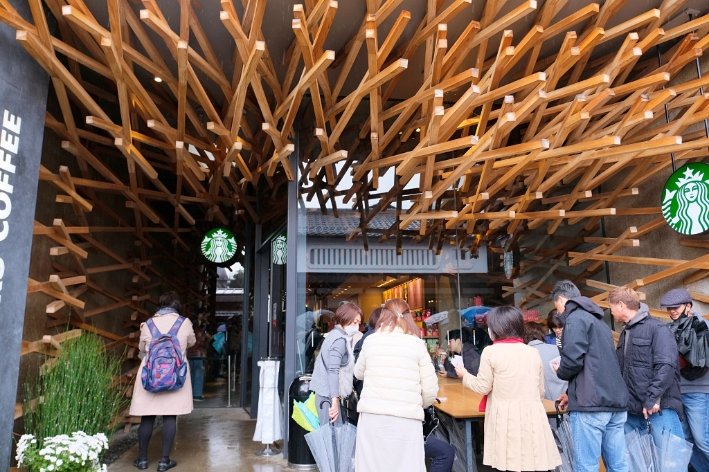 日本福岡｜星巴克太宰府天滿宮表參道店．建築大師隈研吾打造，日本特色星巴克 @飛天璇的口袋