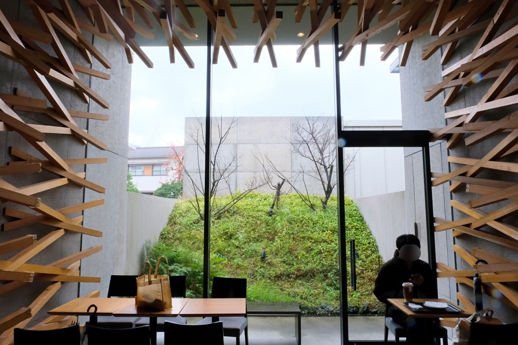 日本福岡｜星巴克太宰府天滿宮表參道店．建築大師隈研吾打造，日本特色星巴克 @飛天璇的口袋