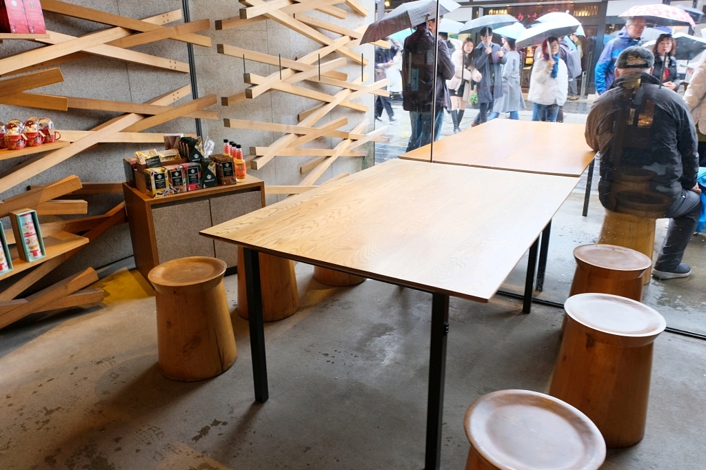 日本福岡｜星巴克太宰府天滿宮表參道店．建築大師隈研吾打造，日本特色星巴克 @飛天璇的口袋