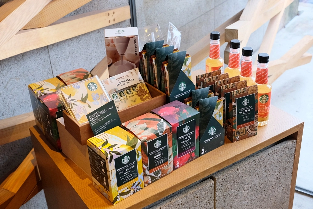 日本福岡｜星巴克太宰府天滿宮表參道店．建築大師隈研吾打造，日本特色星巴克 @飛天璇的口袋