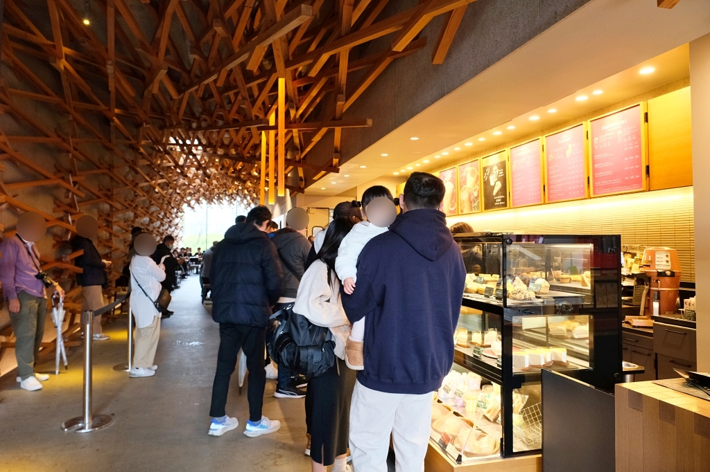 日本福岡｜星巴克太宰府天滿宮表參道店．建築大師隈研吾打造，日本特色星巴克 @飛天璇的口袋