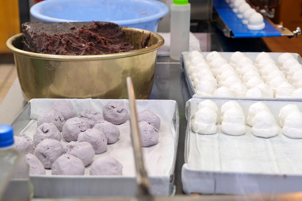 日本福岡｜梅枝餅 寺田屋．太宰府必吃美食，還有限定版紫色和綠色梅枝餅 @飛天璇的口袋