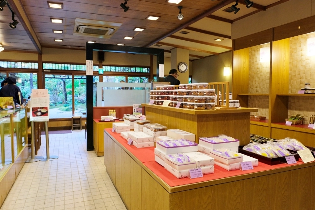 日本福岡｜梅枝餅 寺田屋．太宰府必吃美食，還有限定版紫色和綠色梅枝餅 @飛天璇的口袋