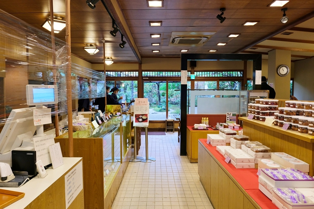 日本福岡｜梅枝餅 寺田屋．太宰府必吃美食，還有限定版紫色和綠色梅枝餅 @飛天璇的口袋