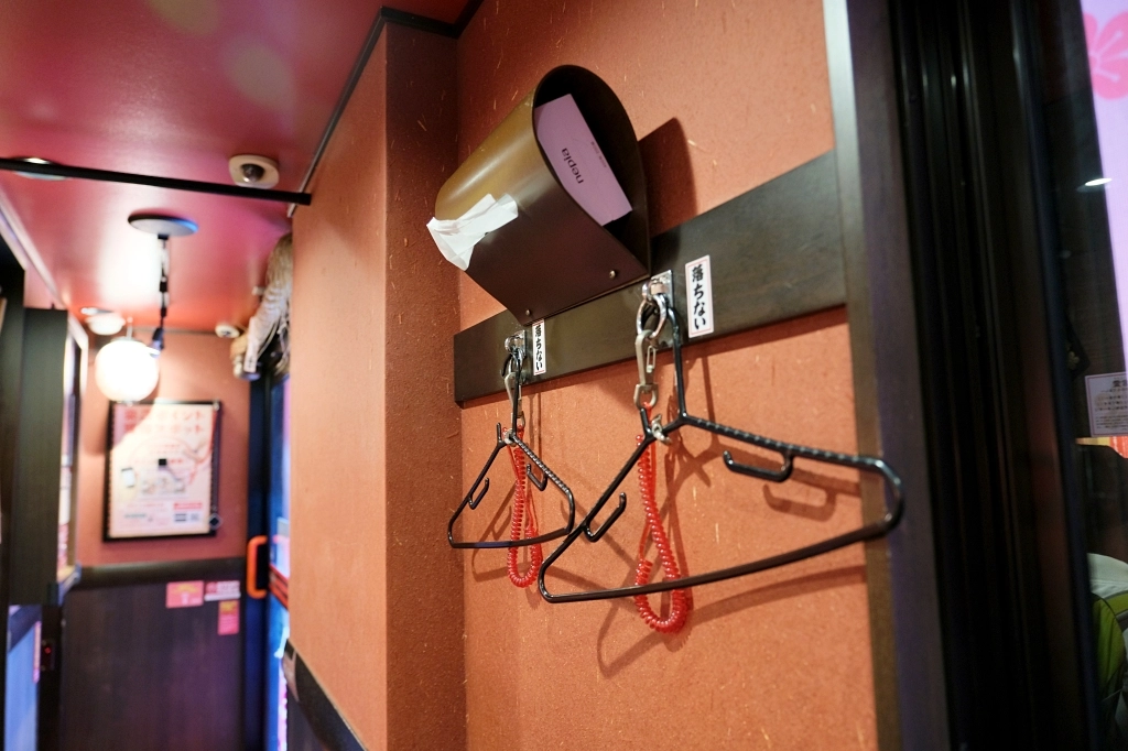 日本福岡｜一蘭拉麵太宰府參道店．全世界唯一五角碗拉麵，祈求考試順利的合格麵 @飛天璇的口袋