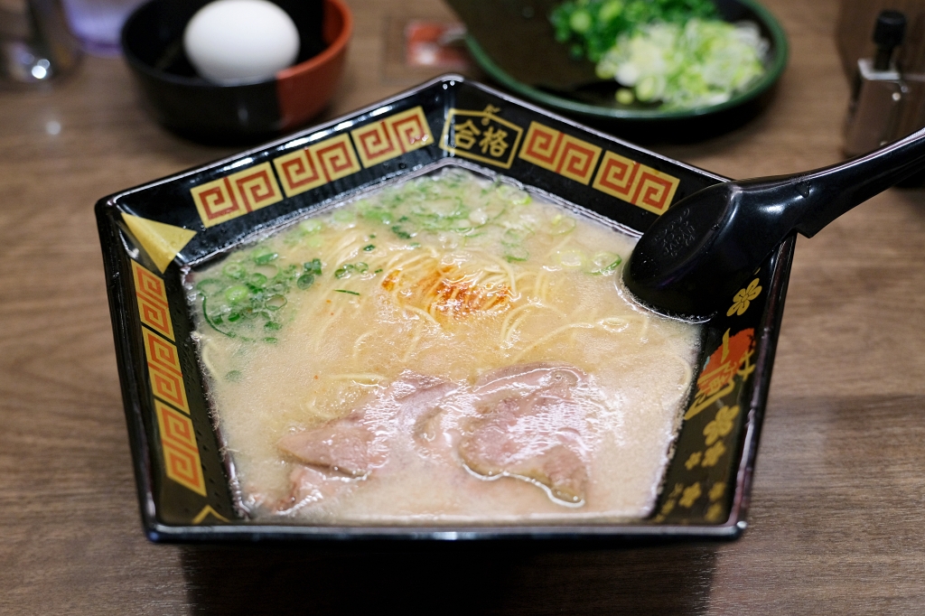 日本福岡｜一蘭拉麵太宰府參道店．全世界唯一五角碗拉麵，祈求考試順利的合格麵 @飛天璇的口袋