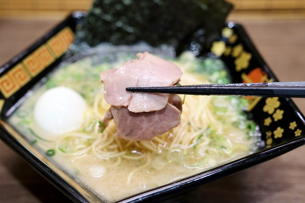 日本福岡｜一蘭拉麵太宰府參道店．全世界唯一五角碗拉麵，祈求考試順利的合格麵 @飛天璇的口袋