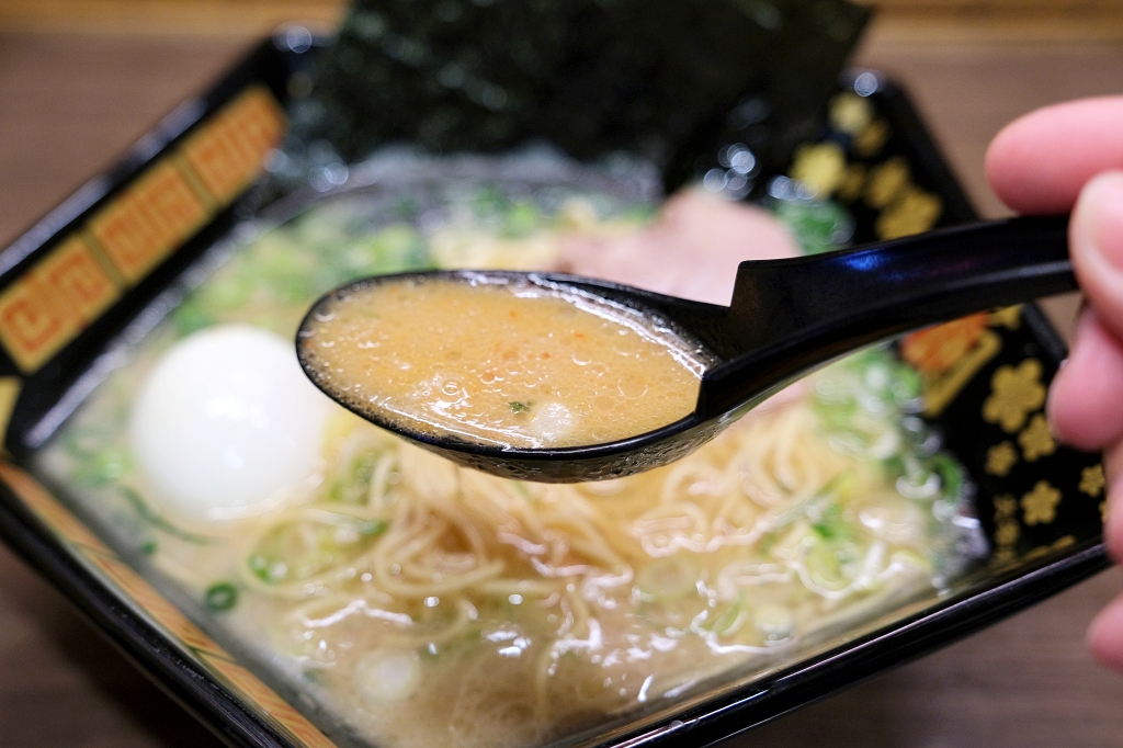 日本福岡｜一蘭拉麵太宰府參道店．全世界唯一五角碗拉麵，祈求考試順利的合格麵 @飛天璇的口袋