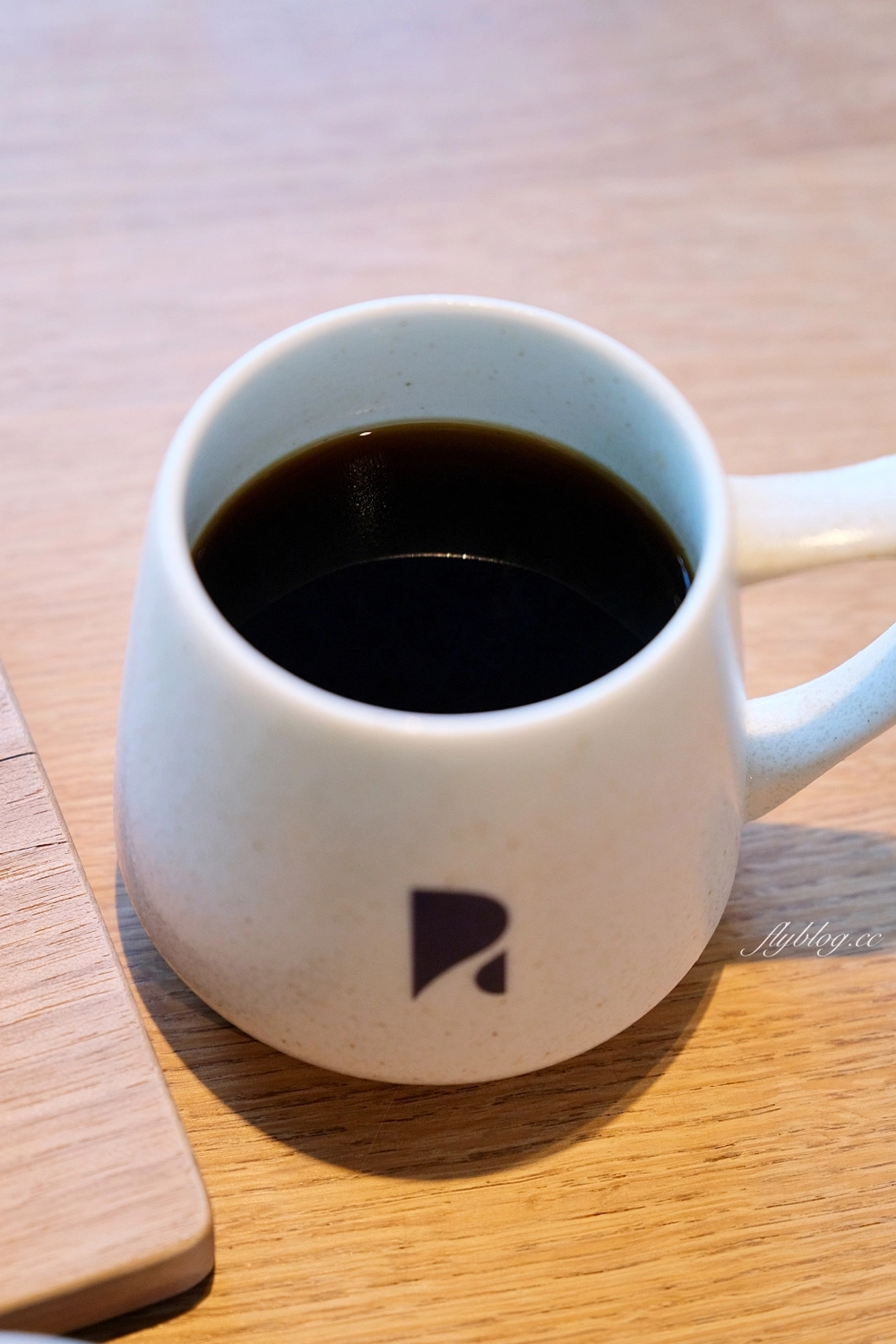 日本福岡｜REC COFFEE 博多丸井店．博多車站KITTE百貨，坐擁六樓第一排景色 @飛天璇的口袋