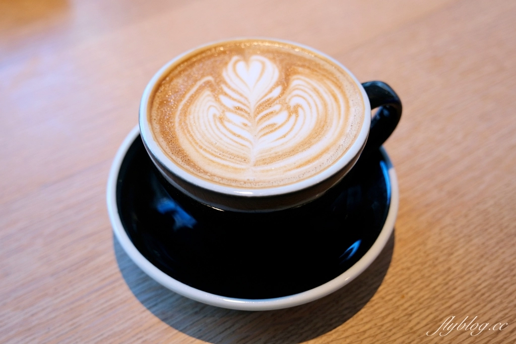 日本福岡｜REC COFFEE 博多丸井店．博多車站KITTE百貨，坐擁六樓第一排景色 @飛天璇的口袋