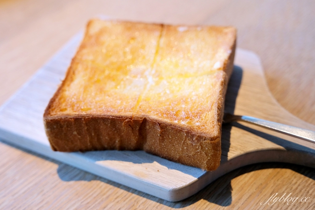 日本福岡｜REC COFFEE 博多丸井店．博多車站KITTE百貨，坐擁六樓第一排景色 @飛天璇的口袋