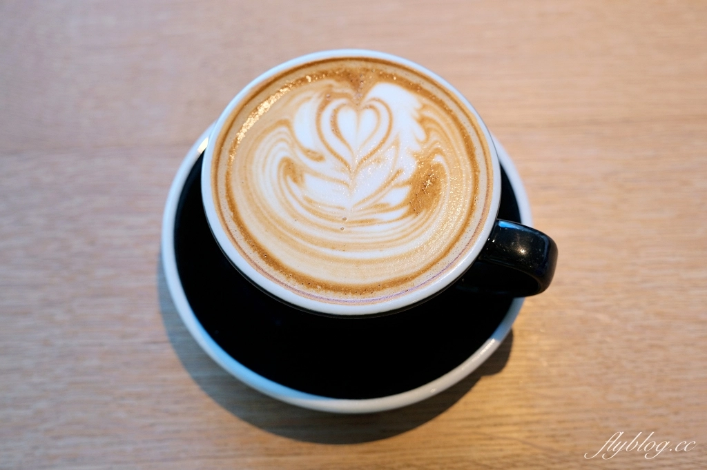 日本福岡｜REC COFFEE 博多丸井店．博多車站KITTE百貨，坐擁六樓第一排景色 @飛天璇的口袋