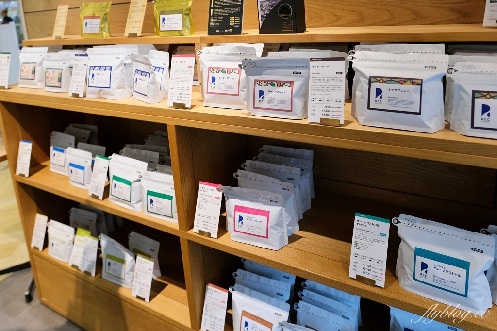 日本福岡｜REC COFFEE 博多丸井店．博多車站KITTE百貨，坐擁六樓第一排景色 @飛天璇的口袋