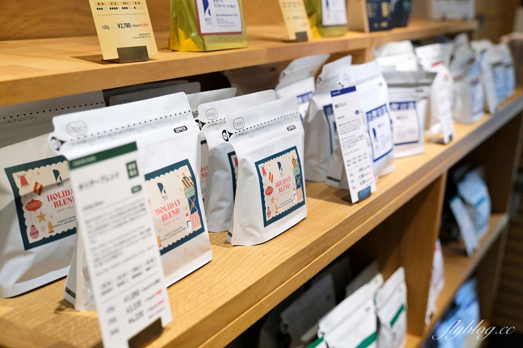 日本福岡｜REC COFFEE 博多丸井店．博多車站KITTE百貨，坐擁六樓第一排景色 @飛天璇的口袋