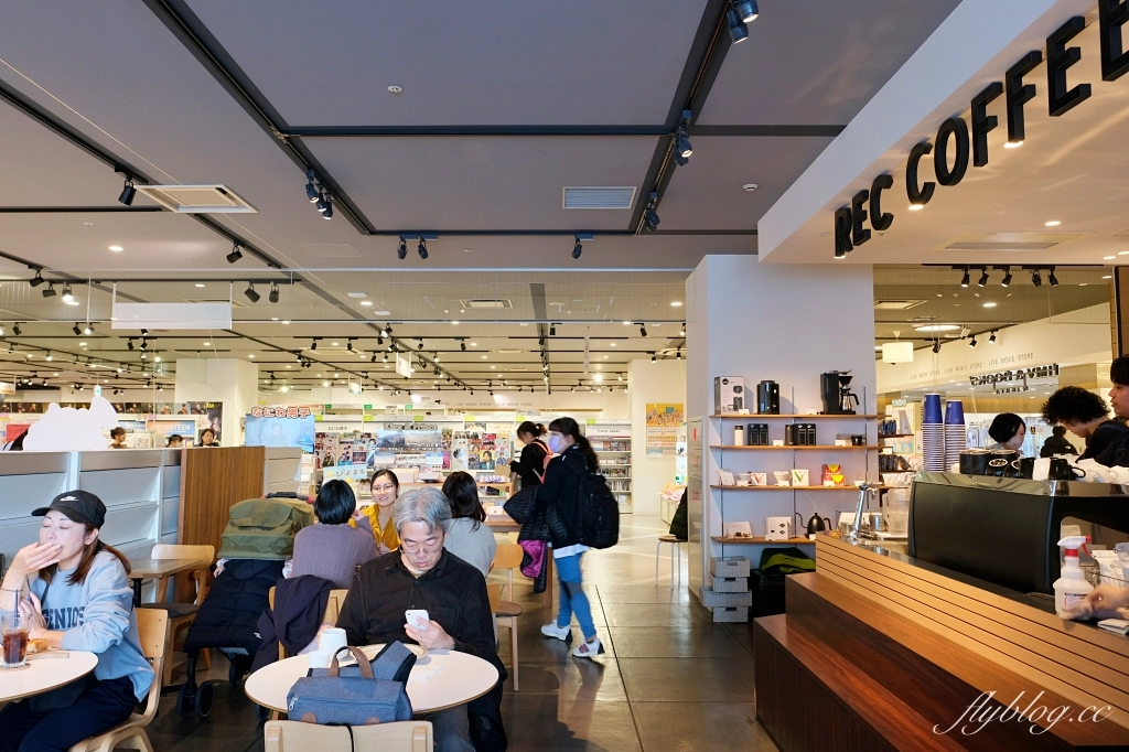 日本福岡｜REC COFFEE 博多丸井店．博多車站KITTE百貨，坐擁六樓第一排景色 @飛天璇的口袋