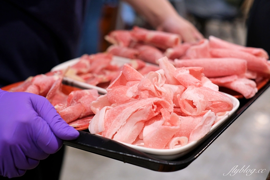 台中西區|食藝石頭火鍋民權店.超有年代感的石頭火鍋,很像在吃香港大排檔 @飛天璇的口袋 台中西區|食藝石頭火鍋民權店.超有年代感的石頭火鍋,很像在吃香港大排檔 @飛天璇的口袋
