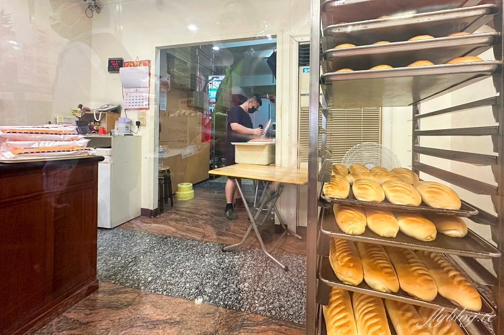 桃園龜山｜金時代專業烘培．只賣兩種麵包，每天都是大排長龍 @飛天璇的口袋