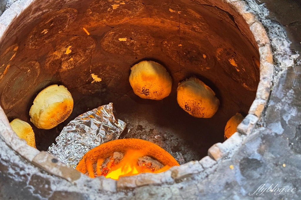 台中西區｜黃家胡椒餅．預約才吃得到，會牽絲的胡椒餅 @飛天璇的口袋