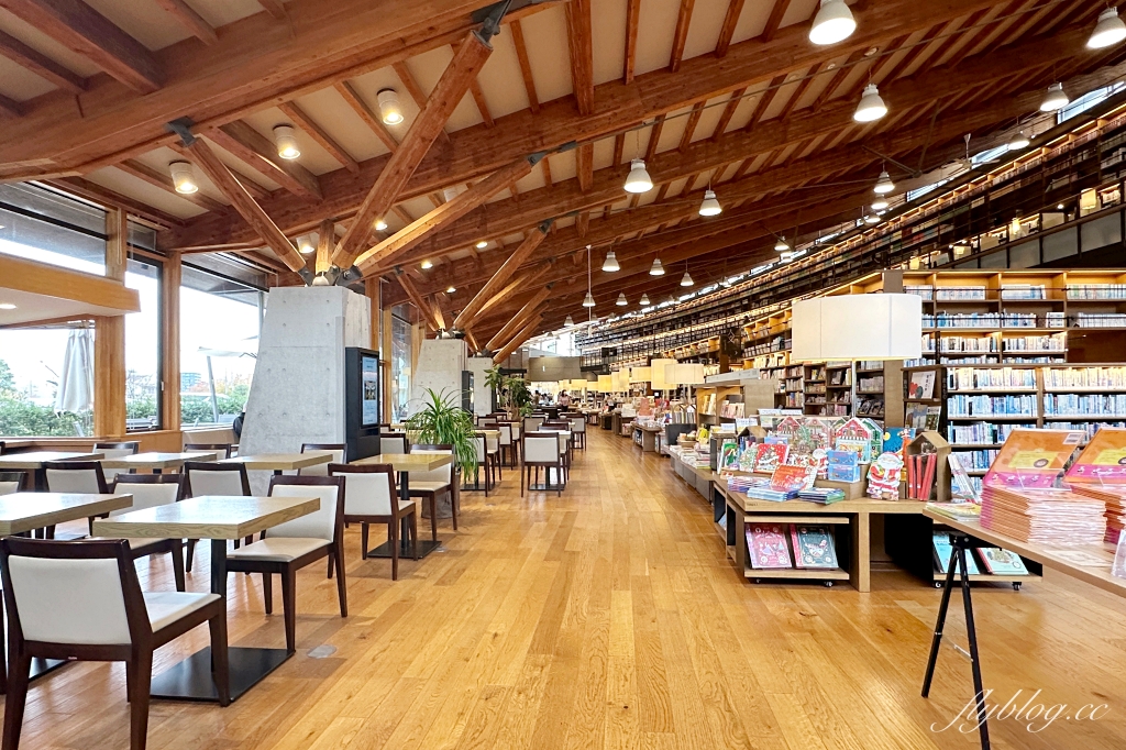 日本佐賀｜武雄市圖書館．結合星巴克和蔦屋書局，佐賀最美的圖書館 @飛天璇的口袋
