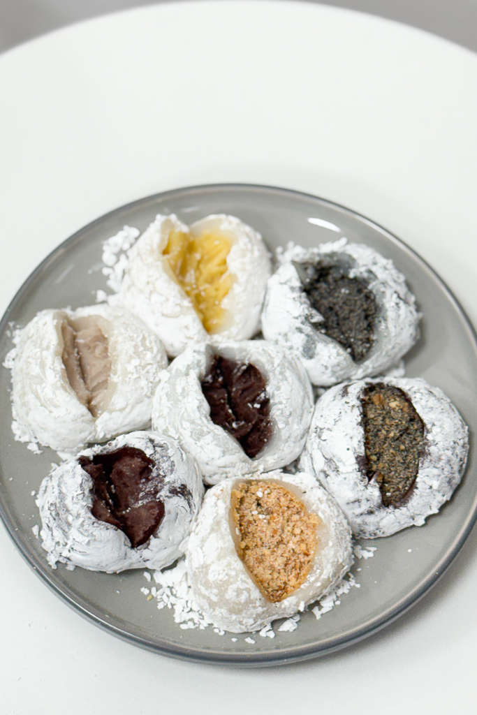 台中北屯｜洪記阿公麻糬．水湳市場擺攤到實體店面，皮薄內餡飽滿口味多 @飛天璇的口袋