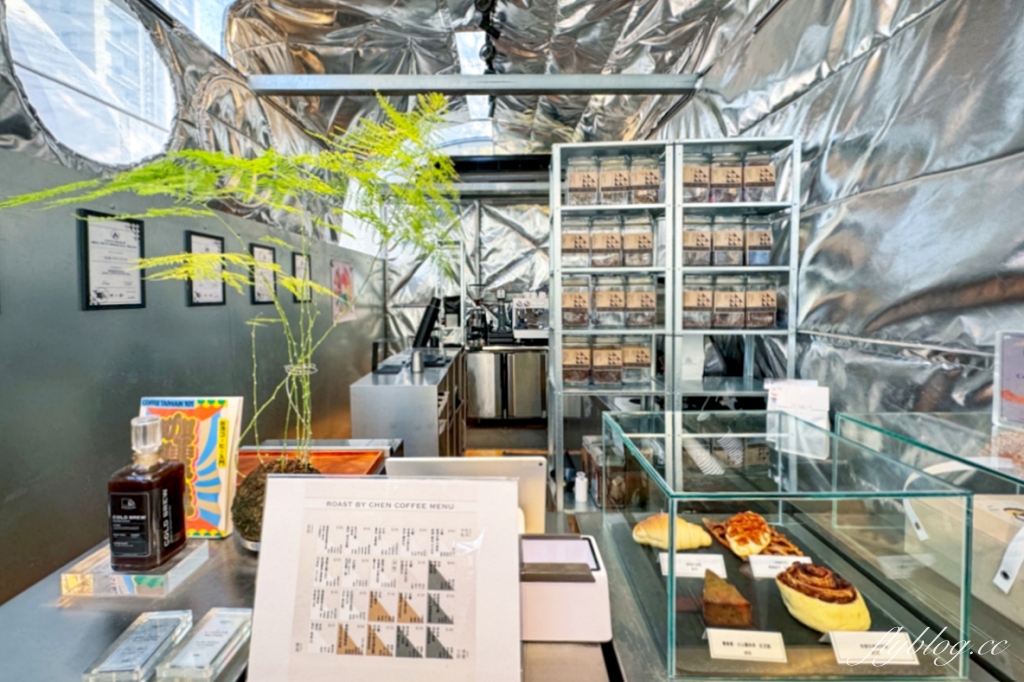 桃園中壢｜R.B.C ROAST BY CHEN COFFEE．宛如在太空艙裡喝咖啡，桃園高鐵附近青埔優質咖啡館 @飛天璇的口袋
