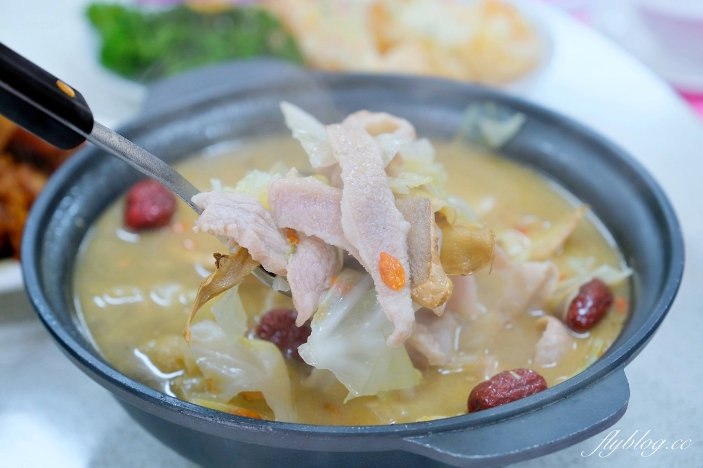 苗栗卓蘭｜鵝肉擔．卓蘭最超人氣鵝肉攤，各種現炒熱菜客家料理 @飛天璇的口袋