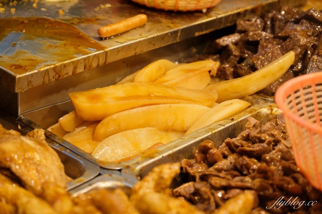 台中中區｜滷味串燒．一串只要10元的冷滷味，超過30種食材任選 @飛天璇的口袋