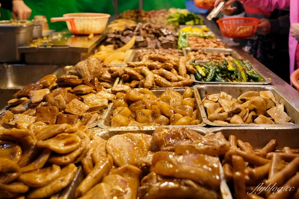 台中中區｜滷味串燒．一串只要10元的冷滷味，超過30種食材任選 @飛天璇的口袋