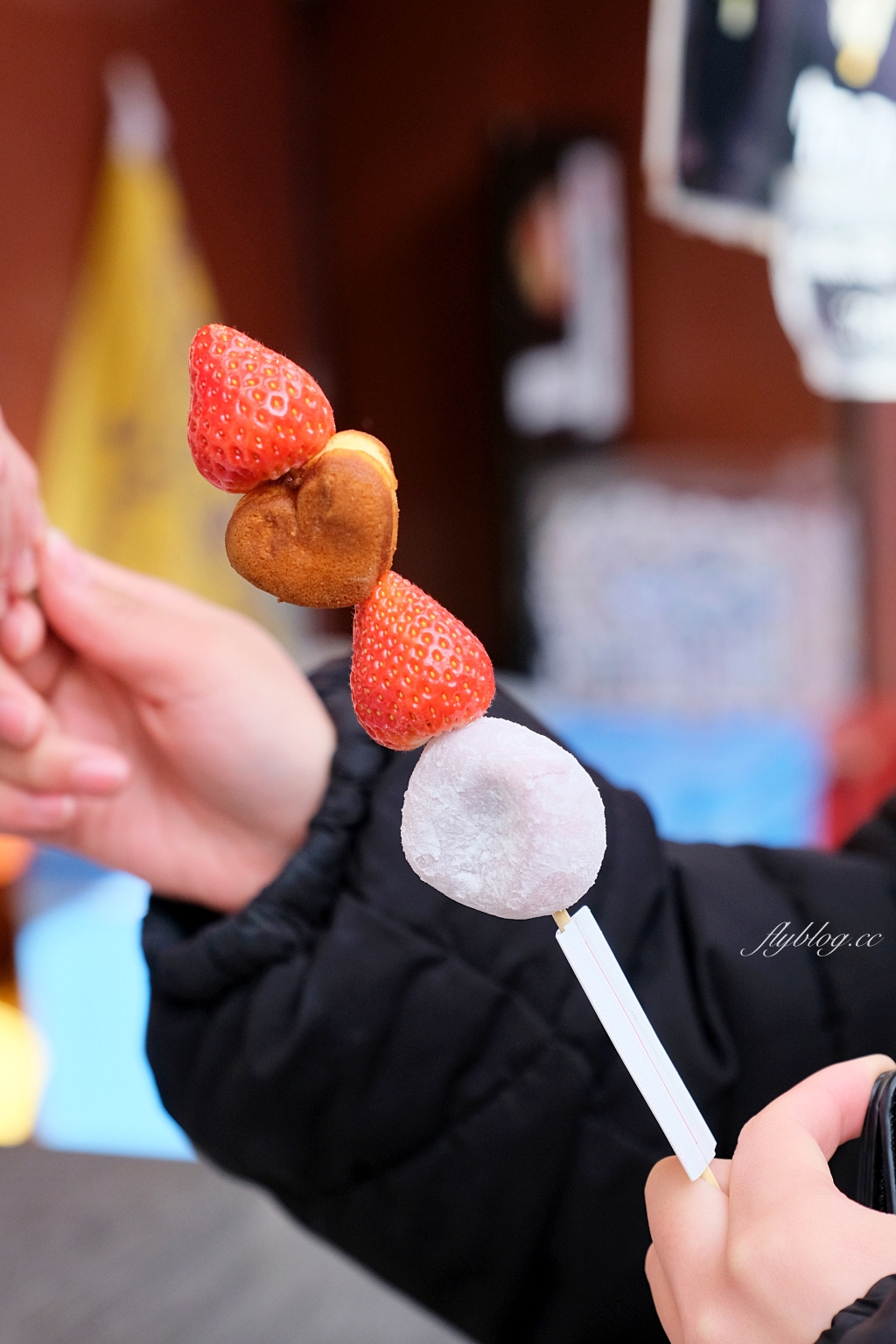 日本東京｜菊水堂 Kikusuido．淺草寺必吃美食，可愛的戀愛籤詩草莓串 @飛天璇的口袋