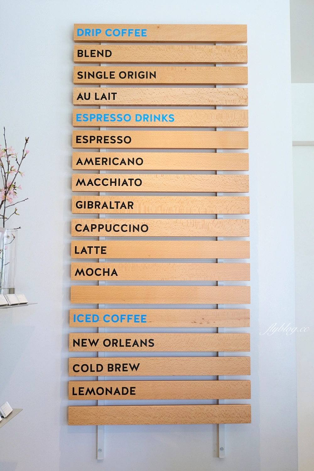 日本東京｜Blue Bottle Coffee 藍瓶咖啡 池袋店．池袋車站步行3分鐘，南池袋公園對面 @飛天璇的口袋