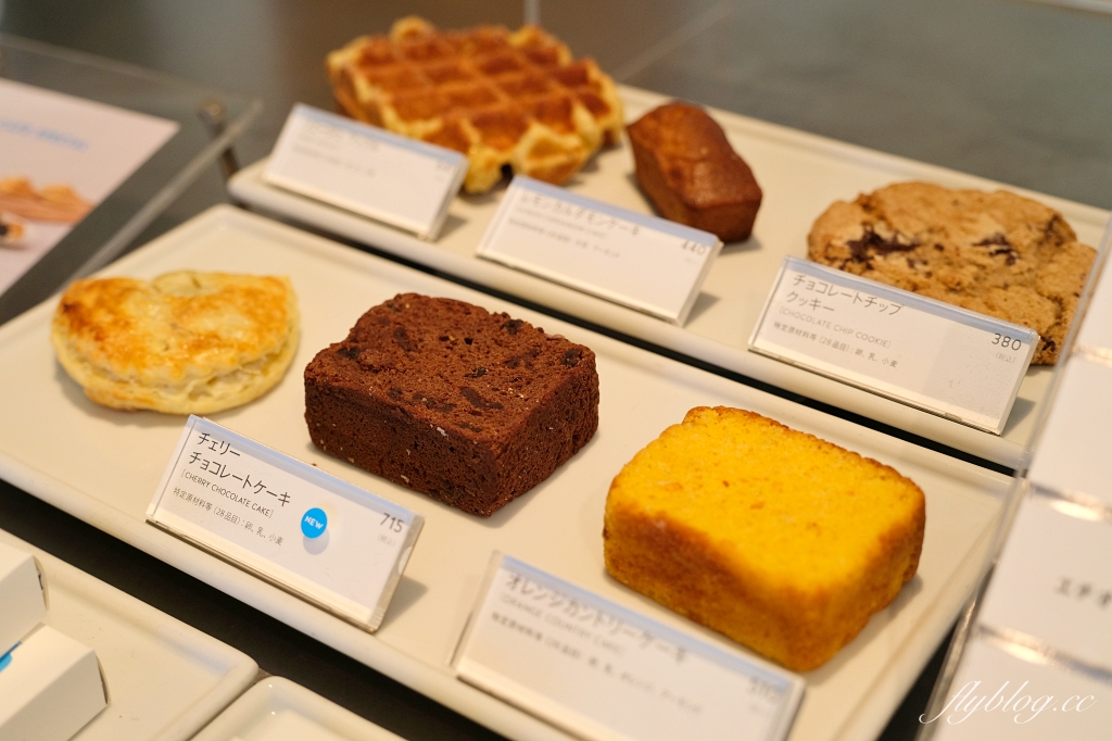日本東京｜Blue Bottle Coffee 藍瓶咖啡 池袋店．池袋車站步行3分鐘，南池袋公園對面 @飛天璇的口袋