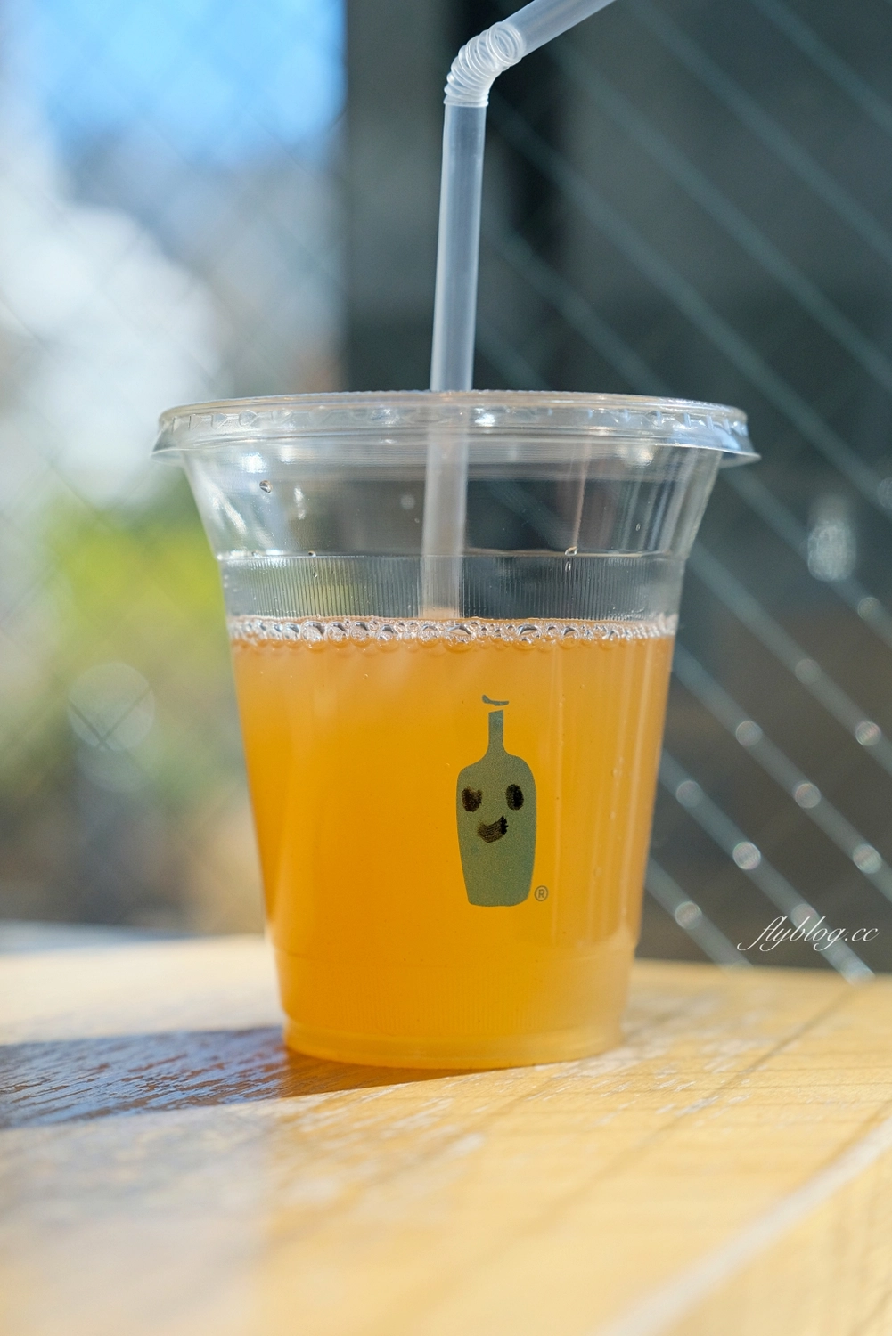 日本東京｜Blue Bottle Coffee 藍瓶咖啡 池袋店．池袋車站步行3分鐘，南池袋公園對面 @飛天璇的口袋