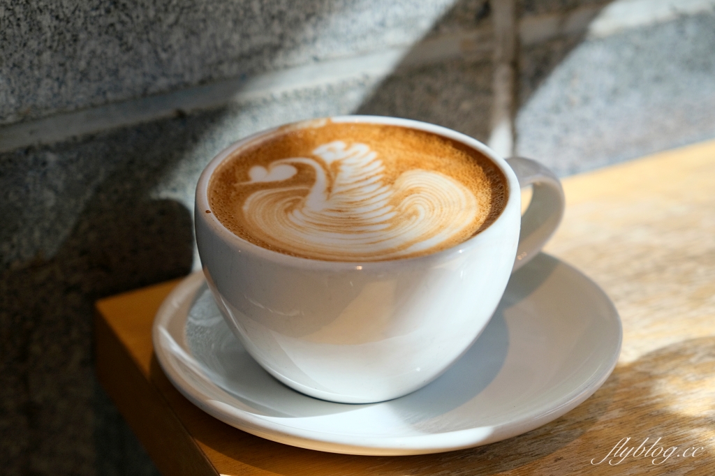 日本東京｜Blue Bottle Coffee 藍瓶咖啡 池袋店．池袋車站步行3分鐘，南池袋公園對面 @飛天璇的口袋