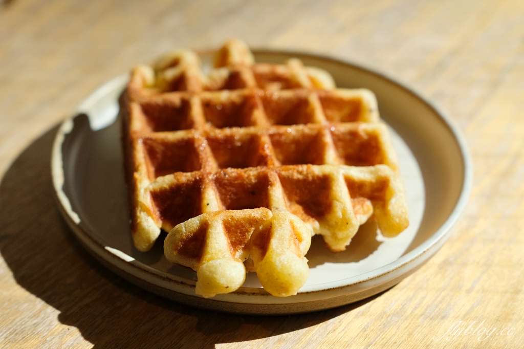 日本東京｜Blue Bottle Coffee 藍瓶咖啡 池袋店．池袋車站步行3分鐘，南池袋公園對面 @飛天璇的口袋