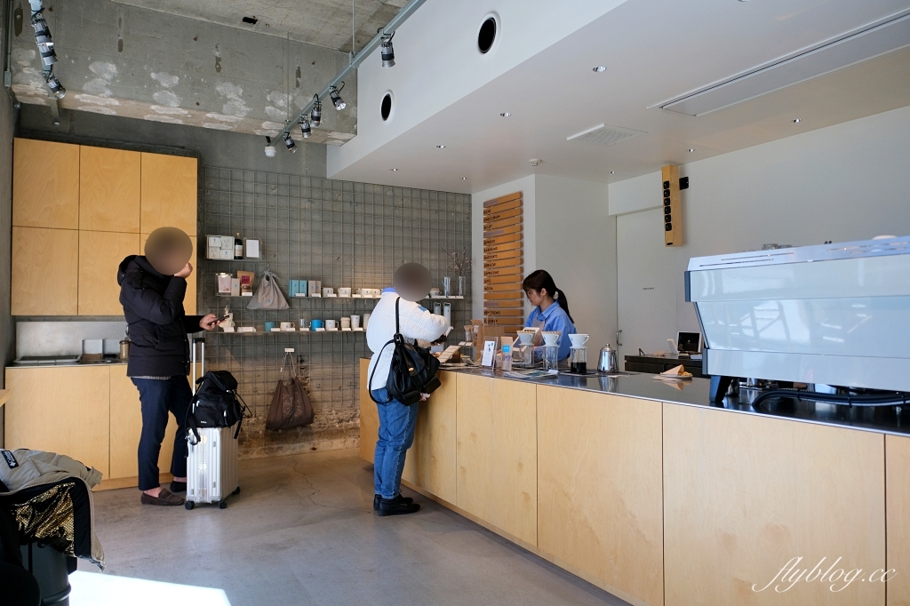 日本東京｜Blue Bottle Coffee 藍瓶咖啡 池袋店．池袋車站步行3分鐘，南池袋公園對面 @飛天璇的口袋