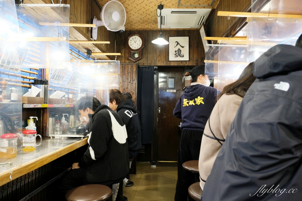 日本東京｜池袋無敵家．濃郁系湯頭拉麵，池袋第一名排隊美食 @飛天璇的口袋