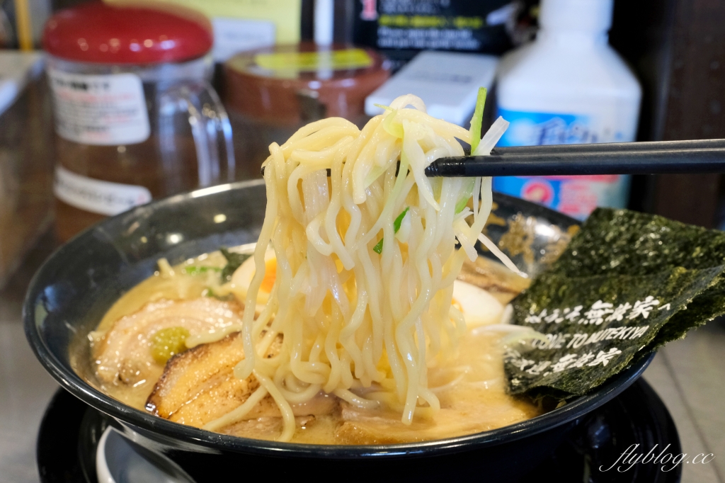 日本東京｜池袋無敵家．濃郁系湯頭拉麵，池袋第一名排隊美食 @飛天璇的口袋