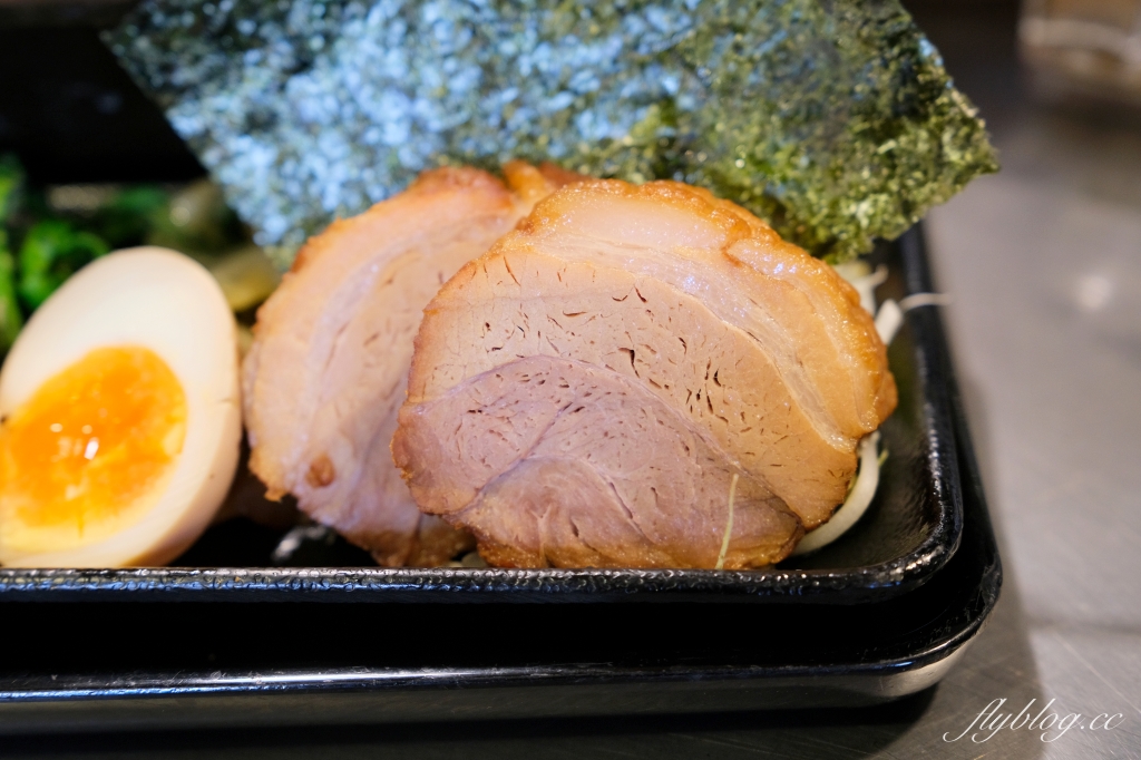 日本東京｜池袋無敵家．濃郁系湯頭拉麵，池袋第一名排隊美食 @飛天璇的口袋