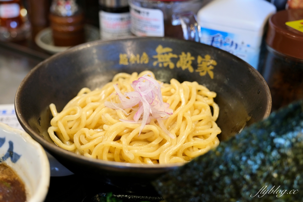 日本東京｜池袋無敵家．濃郁系湯頭拉麵，池袋第一名排隊美食 @飛天璇的口袋