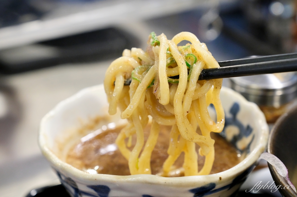 日本東京｜池袋無敵家．濃郁系湯頭拉麵，池袋第一名排隊美食 @飛天璇的口袋