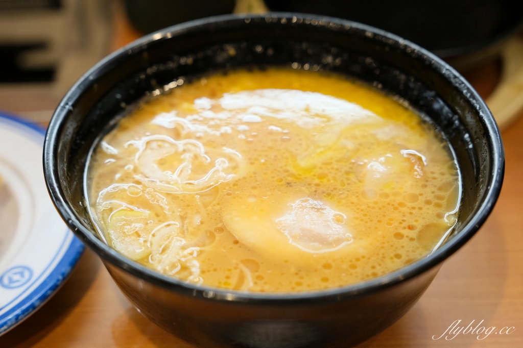 日本東京｜藏壽司西新宿店．一盤132円，新宿車站步行2分鐘，日本限定炸玉米洋蔥圈 @飛天璇的口袋