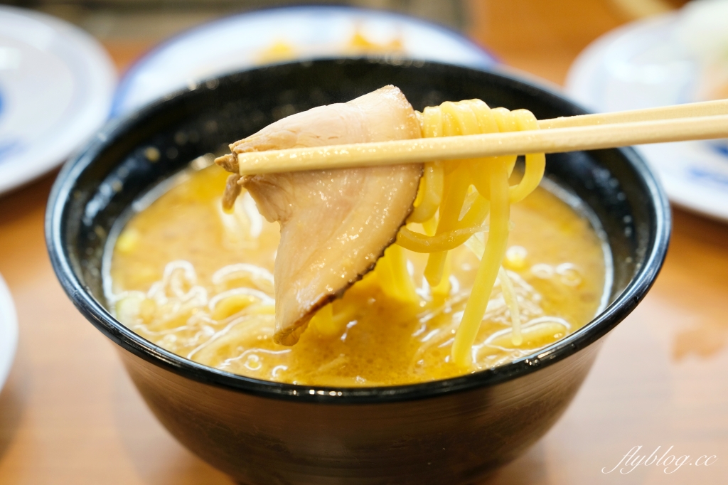 日本東京｜藏壽司西新宿店．一盤132円，新宿車站步行2分鐘，日本限定炸玉米洋蔥圈 @飛天璇的口袋