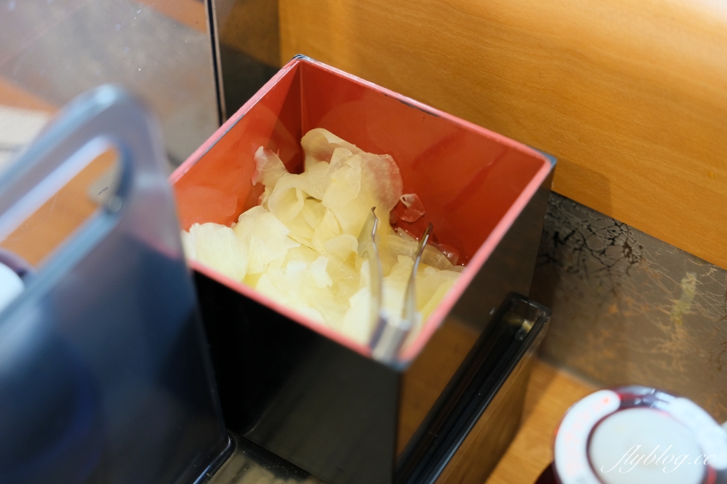 日本東京｜藏壽司西新宿店．一盤132円，新宿車站步行2分鐘，日本限定炸玉米洋蔥圈 @飛天璇的口袋