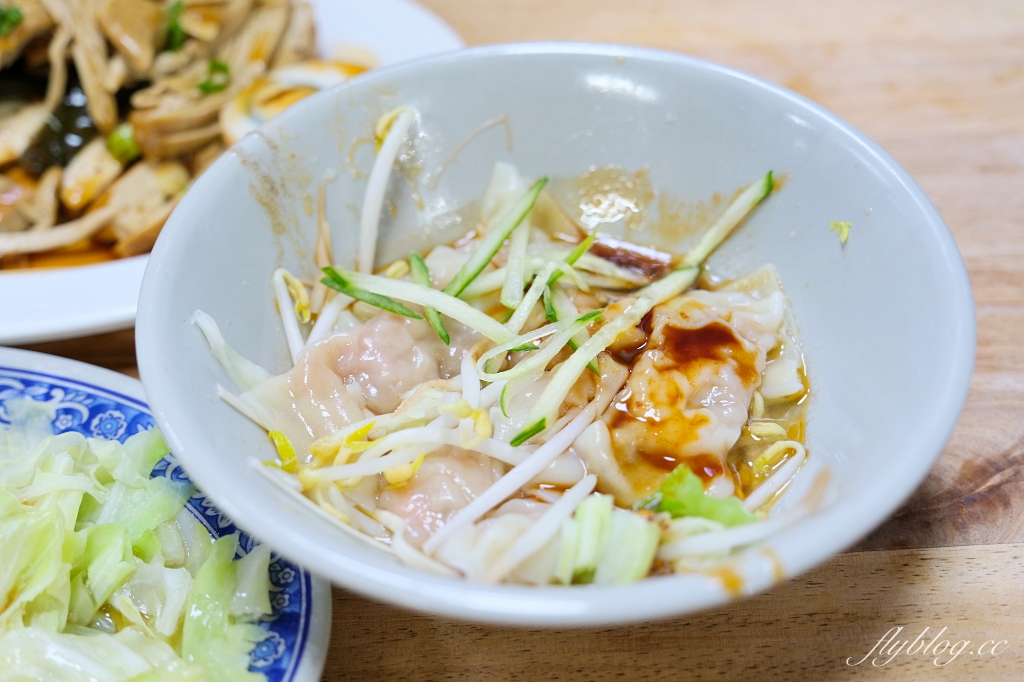 台中北區｜王印製麵麻辣乾麵．一中街超人氣鐵皮屋麵攤，CP值取勝學生族的最愛 @飛天璇的口袋