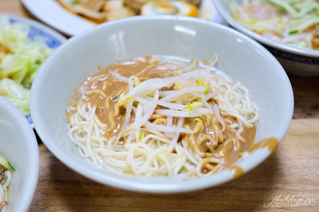台中北區|王印製麵麻辣乾麵.一中街超人氣鐵皮屋麵攤,CP值取勝學生族的最愛 @飛天璇的口袋 台中北區|王印製麵麻辣乾麵.一中街超人氣鐵皮屋麵攤,CP值取勝學生族的最愛 @飛天璇的口袋