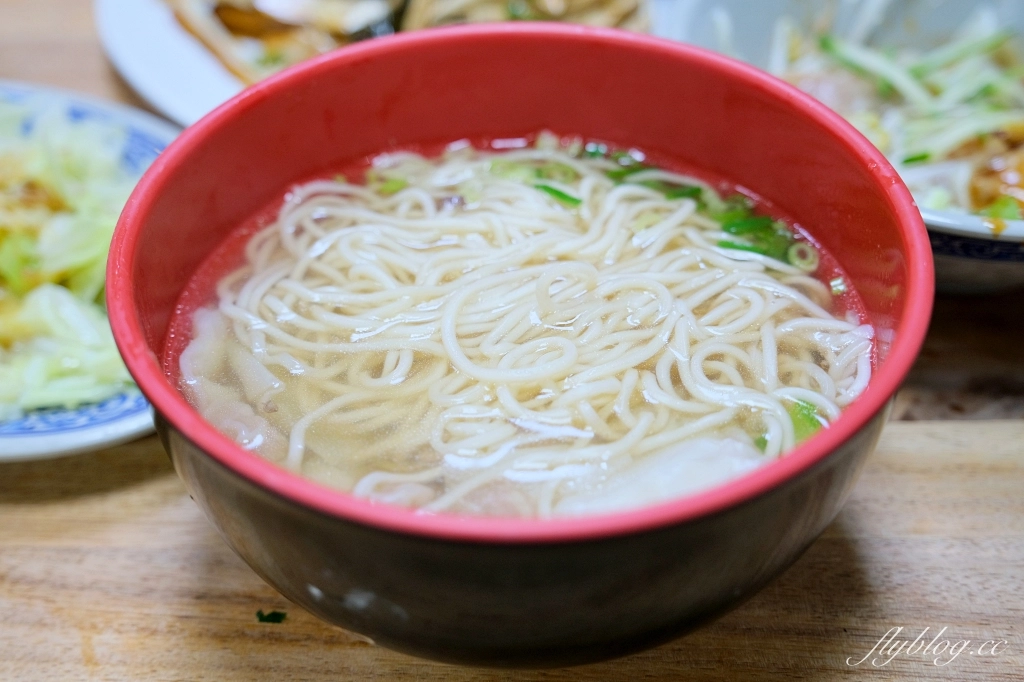 台中北區｜王印製麵麻辣乾麵．一中街超人氣鐵皮屋麵攤，CP值取勝學生族的最愛 @飛天璇的口袋