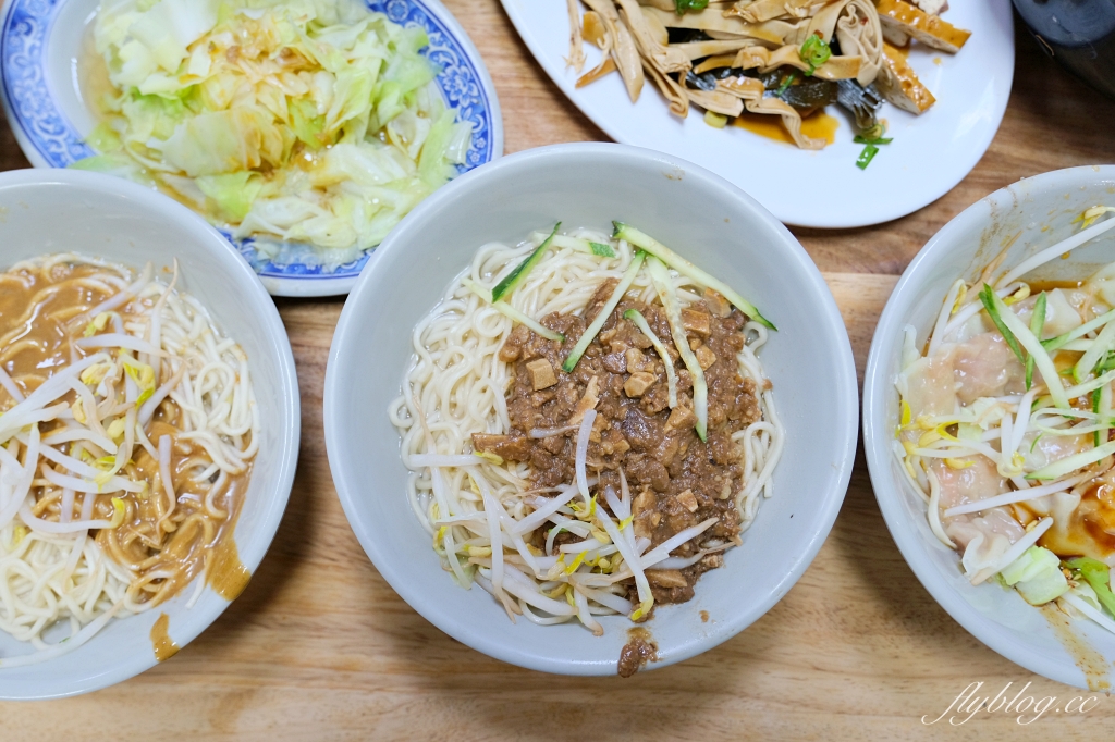 台中北區｜王印製麵麻辣乾麵．一中街超人氣鐵皮屋麵攤，CP值取勝學生族的最愛 @飛天璇的口袋