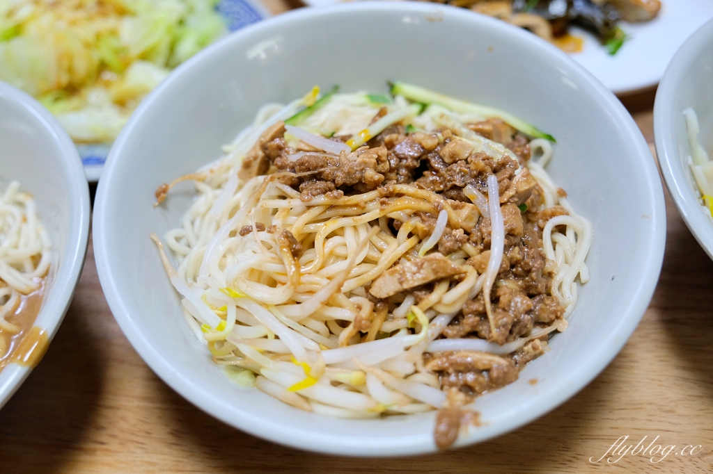 台中北區|王印製麵麻辣乾麵.一中街超人氣鐵皮屋麵攤,CP值取勝學生族的最愛 @飛天璇的口袋 台中北區|王印製麵麻辣乾麵.一中街超人氣鐵皮屋麵攤,CP值取勝學生族的最愛 @飛天璇的口袋