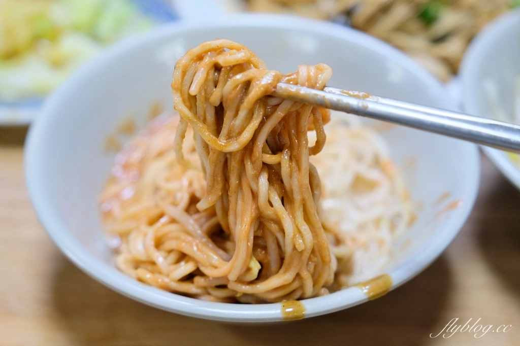 台中北區|王印製麵麻辣乾麵.一中街超人氣鐵皮屋麵攤,CP值取勝學生族的最愛 @飛天璇的口袋 台中北區|王印製麵麻辣乾麵.一中街超人氣鐵皮屋麵攤,CP值取勝學生族的最愛 @飛天璇的口袋