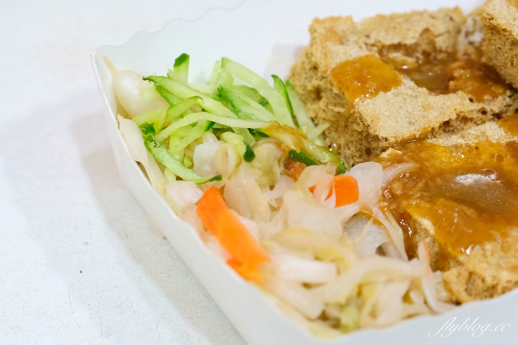 台中北區｜迷你一口臭豆腐．一中街臭豆腐達人，三強鼎立臭豆腐店之一 @飛天璇的口袋